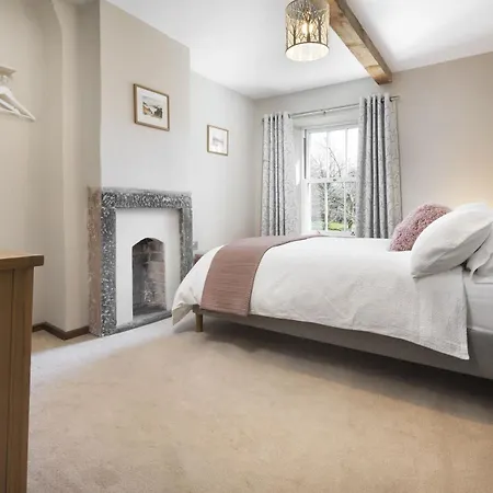 Riverside - Quaint County Overlooking The Beck