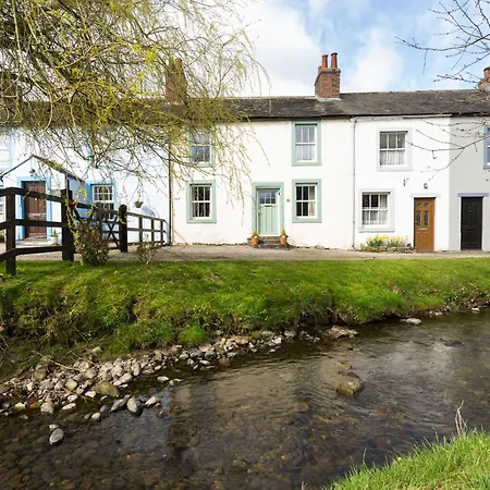 Riverside - Quaint County Overlooking The Beck *