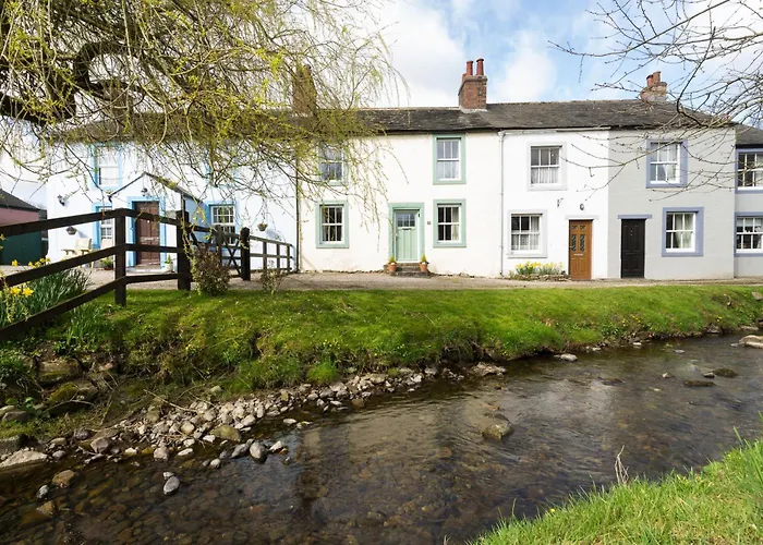 Riverside - Quaint County Overlooking The Beck *